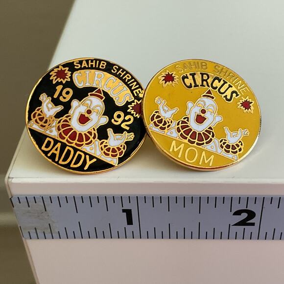 Sahib Shrine Circus Mom and Dad Pin 1992 Collectors Pins with Backs Great Cond. - Picture 4 of 6